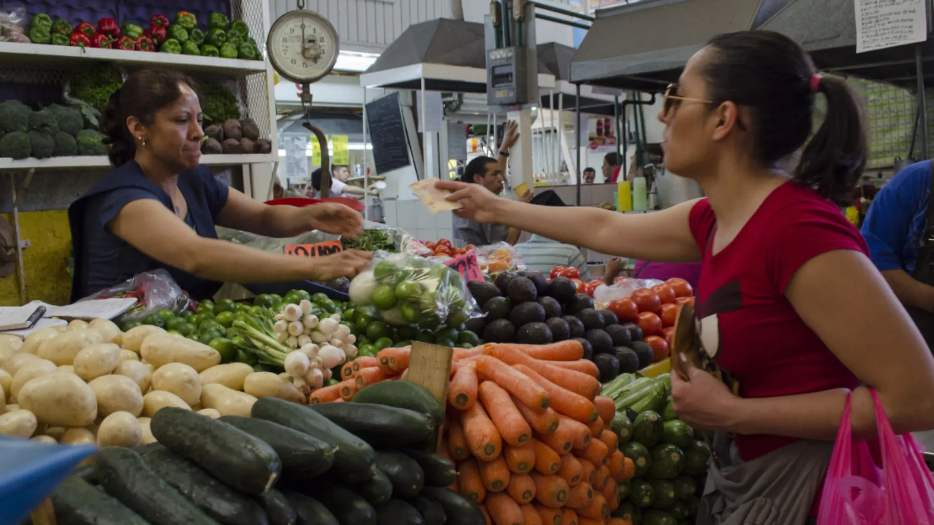 Poblanos sin ganar lo suficiente para comprar la canasta básica